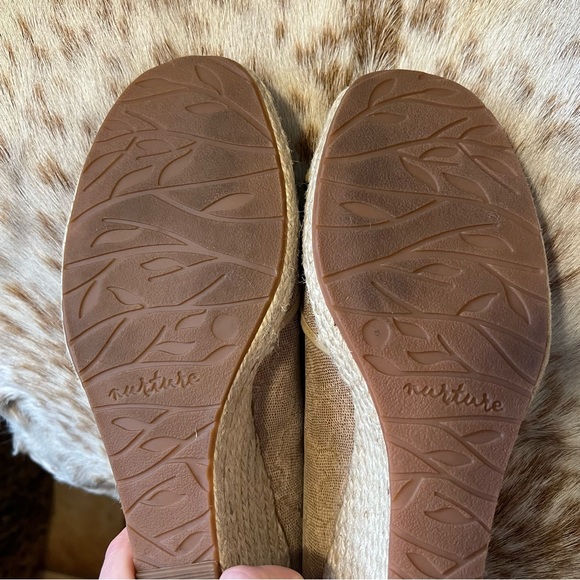 Lightly used tan lace wedge sandals - Picture 7 of 12